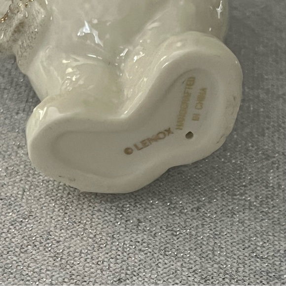 LENOX White And Gold Snowman With 24k Gold Accents 3.75 Inches Tall Holding Tree - Picture 5 of 6